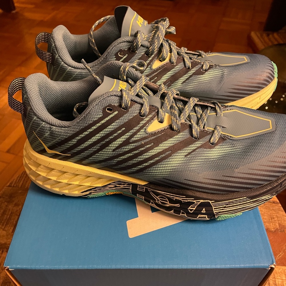 Hoka One One Speedgoat 4 - size 7.5 wide